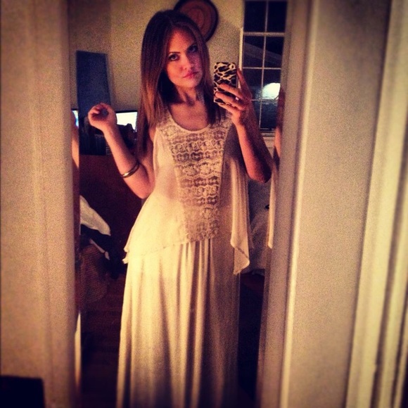 Beautiful cream, lace, sheer boho style high-low top, size small - Picture 3 of 11